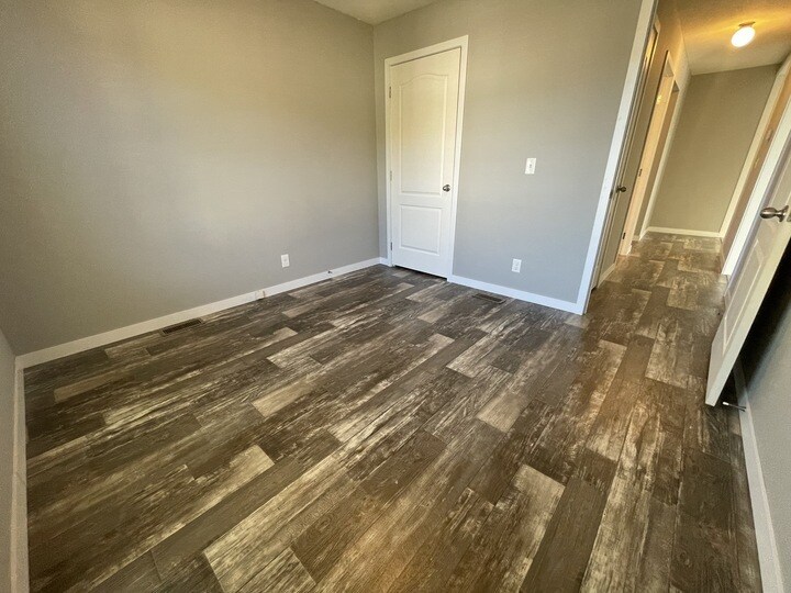 Building Photo - 38033 Ducharme Dr