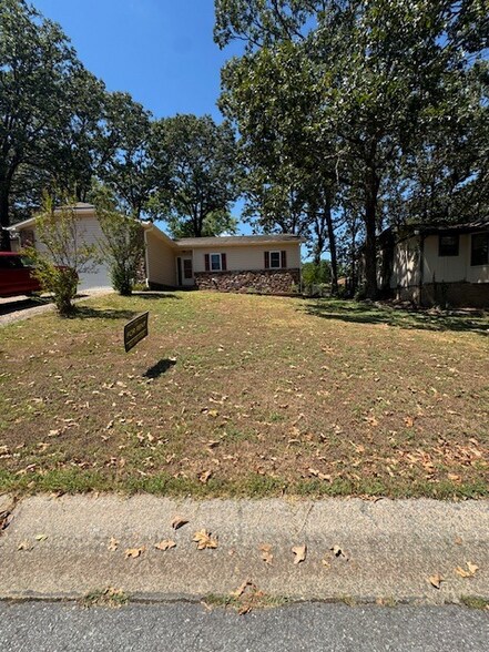 Primary Photo - 8301 Easy St