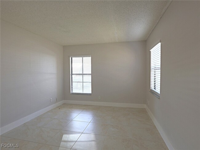 Building Photo - 5321 Summerlin Rd
