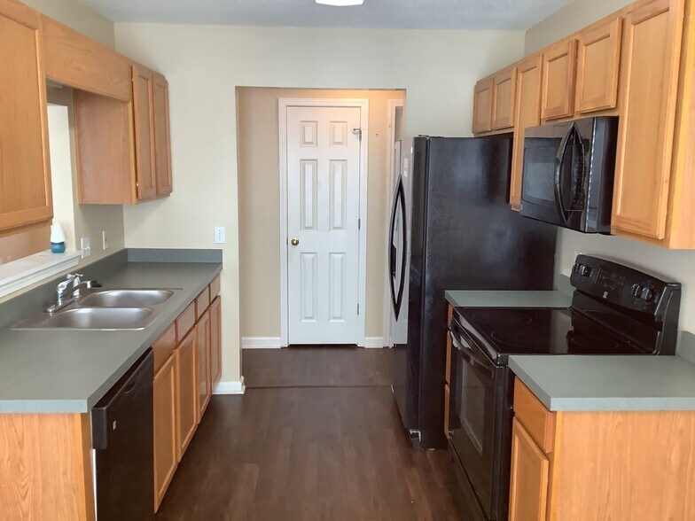 Building Photo - 249 Longleaf Cir