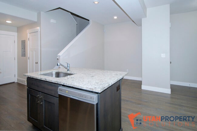 Building Photo - 12272 S Macdill Ct