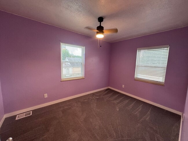Building Photo - ROOM TO ROAM! SPACIOUS VIENNA RANCH-STYLE ...