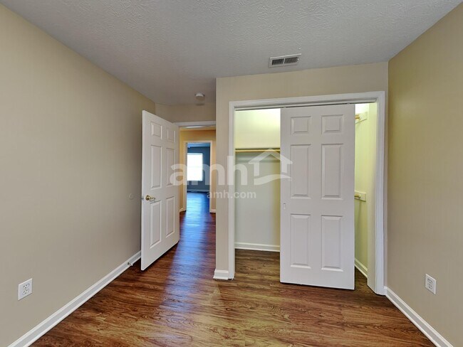 Building Photo - 17879 Grassy Knoll Dr