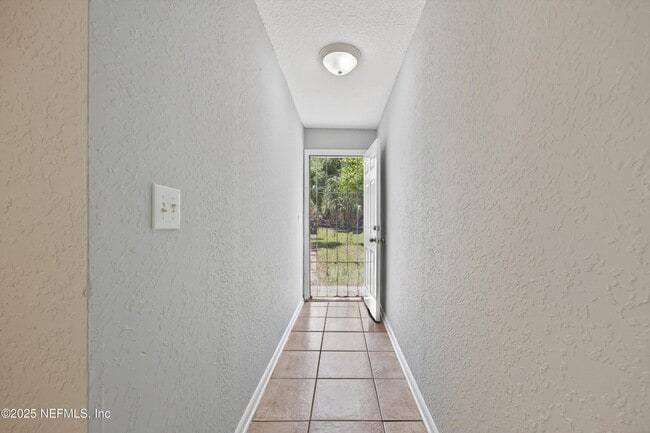 Building Photo - 1011 Glencarin St