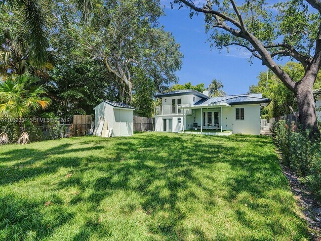 Building Photo - 210 NE 85th St