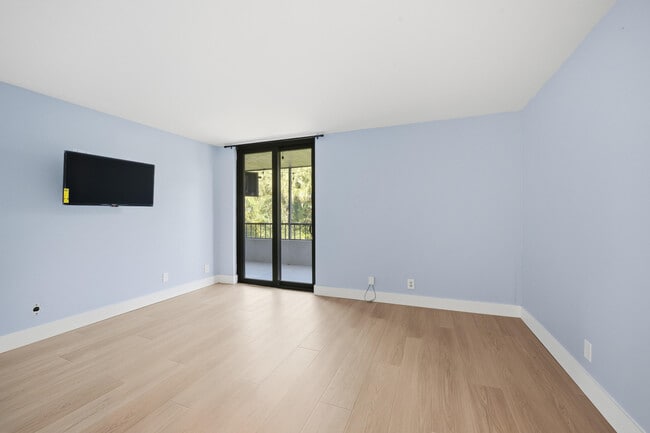 Building Photo - 2070 Homewood Blvd