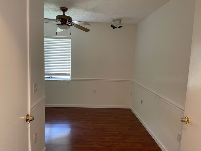 Building Photo - Spacious 3  Bedroom plus Den 3.5 baths 2 car plus golf cart garage in Timber Pines