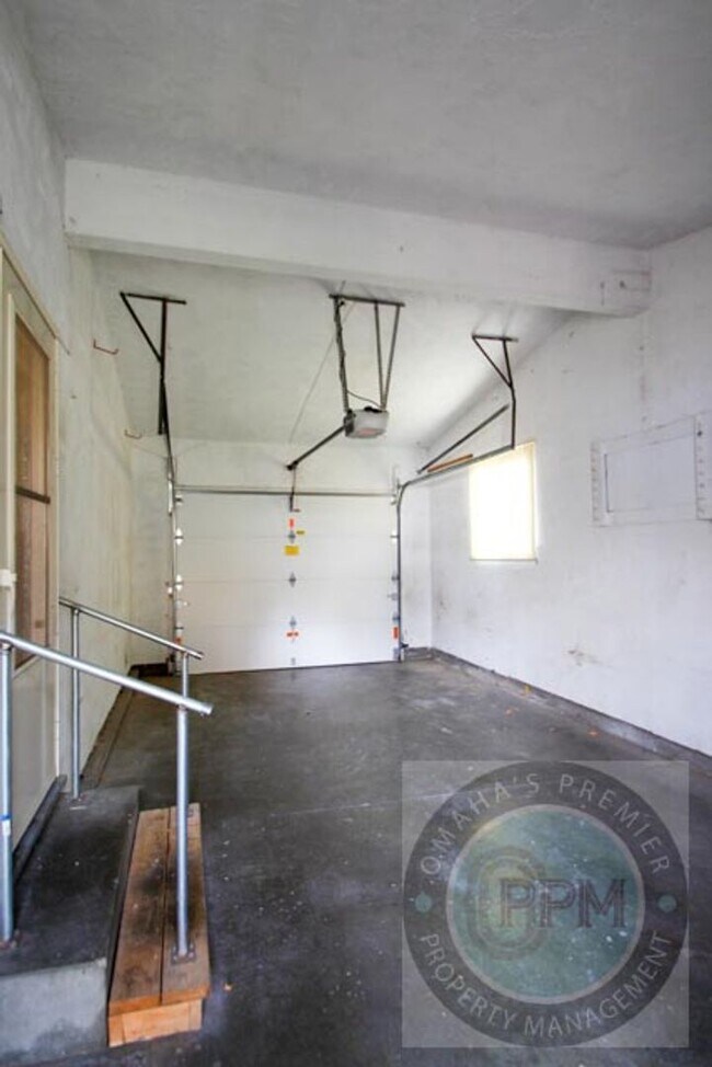 Building Photo - Comfortable 3 Bd /1.5 Ba Home  $300.00 off...