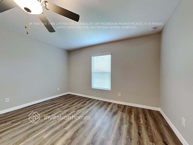 Building Photo - 704 NE Juanita Ct