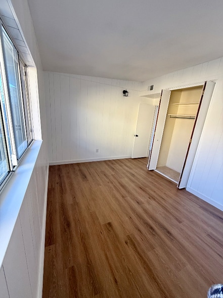 Building Photo - 1120 Ave H-6