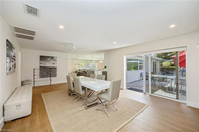 Building Photo - 409 Cypress Way E