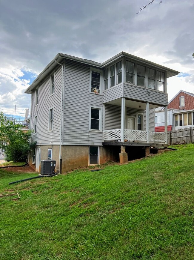 Building Photo - 3 Bedroom Home in Lynchburg