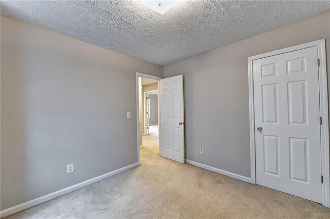 Building Photo - 960 Melrose Park Pl NW