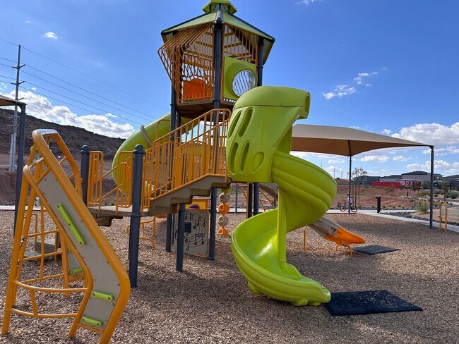 Building Photo - Dog Friendly! 3 Bedroom 2 Bathroom Townhome in Long Valley.