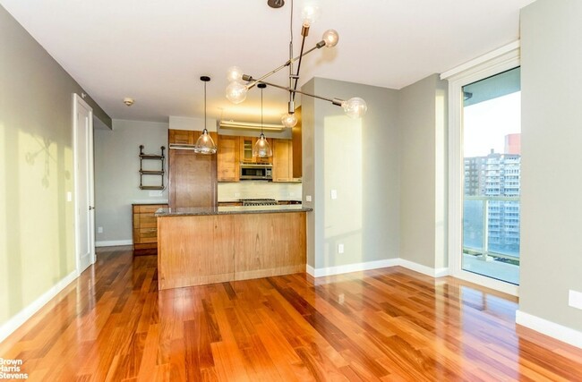 Building Photo - 640 W 237th St