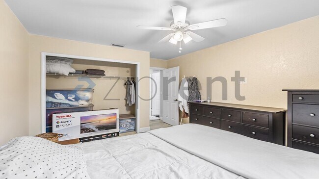 Building Photo - Unit N/A