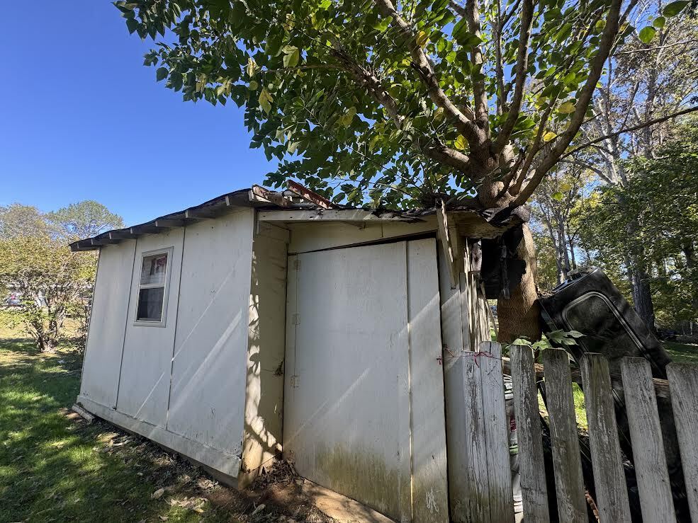 Building Photo - 809 Lynn Ln