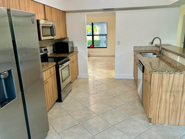 Building Photo - 22822 Pinewood Ct