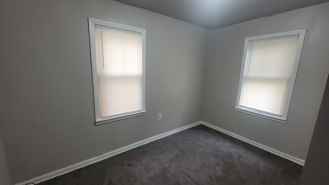 Building Photo - 1292 Stratford St