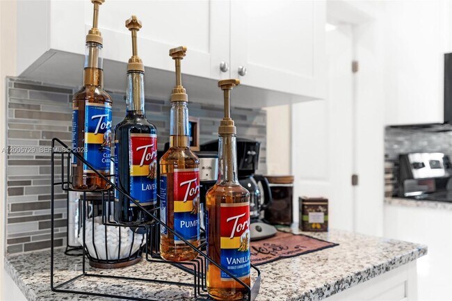 Building Photo - 1075 NE 12th Ave