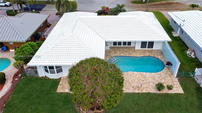 Building Photo - 5721 Bayview Dr
