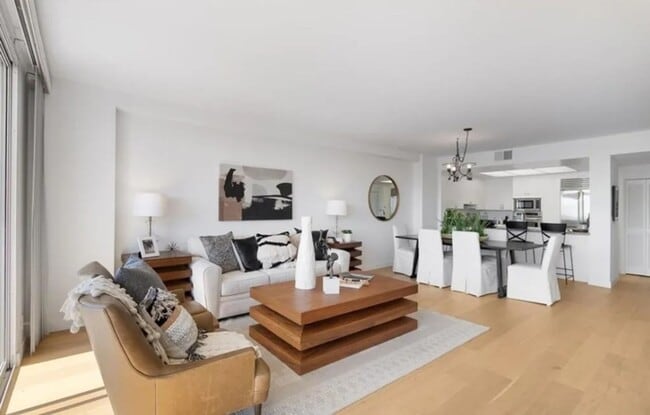 Building Photo - 2-Bedroom, 2-Bathroom Home in Prime Long B...