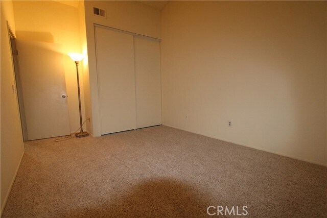 Building Photo - 1380 W 48th St