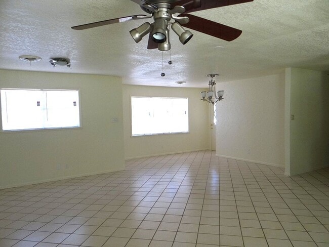 Building Photo - 130 Mansfield Ferry Rd