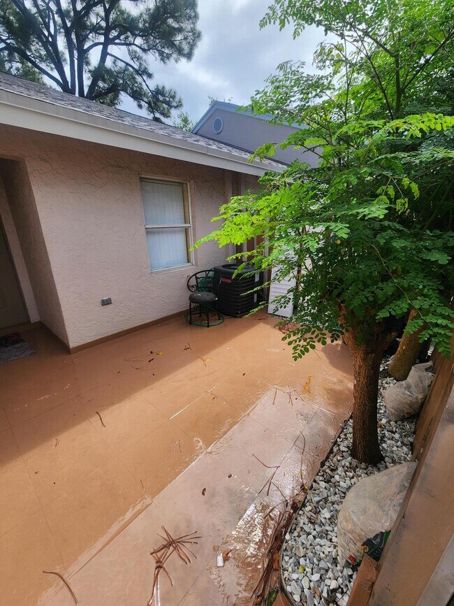 Building Photo - 5231 Pine Abbey Dr S