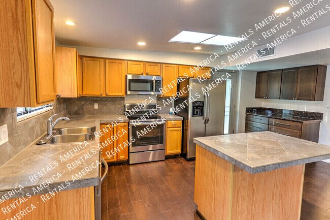 Building Photo - 7632 E Sabino Vista Dr