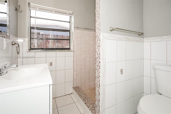 Building Photo - 5835 SW 117th Ave