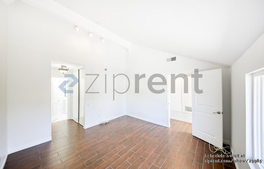 Building Photo - 14401 Plummer St