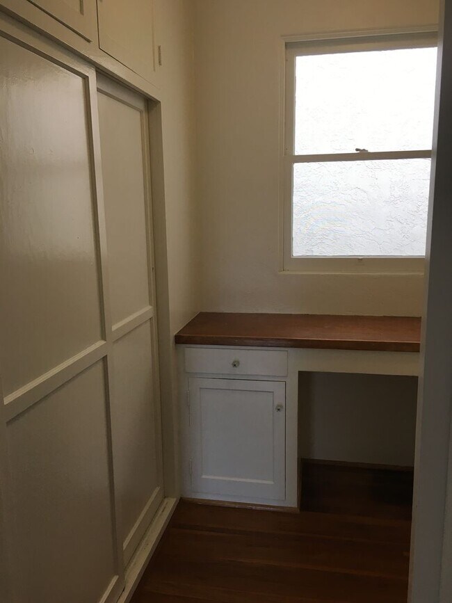 Building Photo - 4054