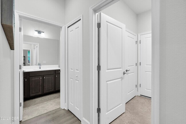 Building Photo - 358 Good Life Wy