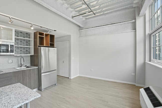 Building Photo - 61 E Lake St