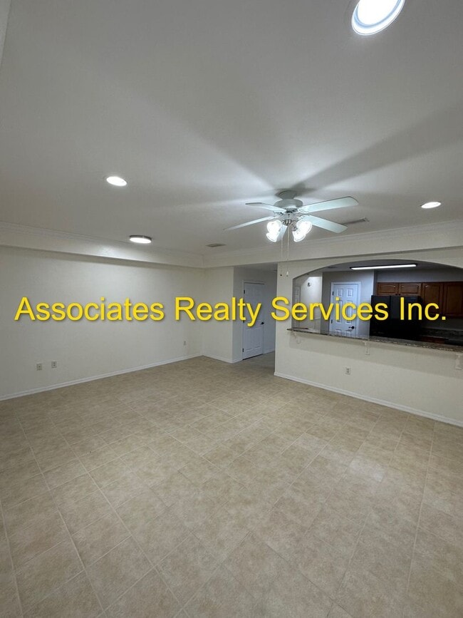 Building Photo - LOOK! Hot on the market! Spacious 2 bedroom condo in Mallorca Square! LOOK!