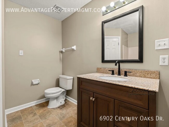 Building Photo - 6902 Century Oaks Dr
