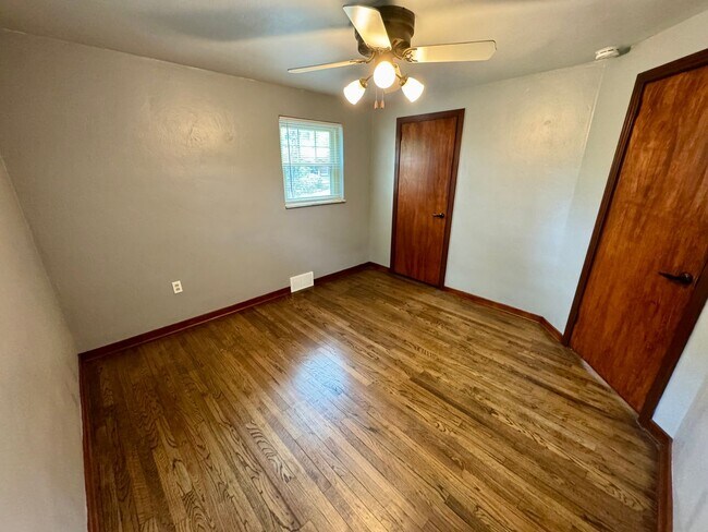 Building Photo - Charming 2-Bed 1-Bath Home in Avalon!