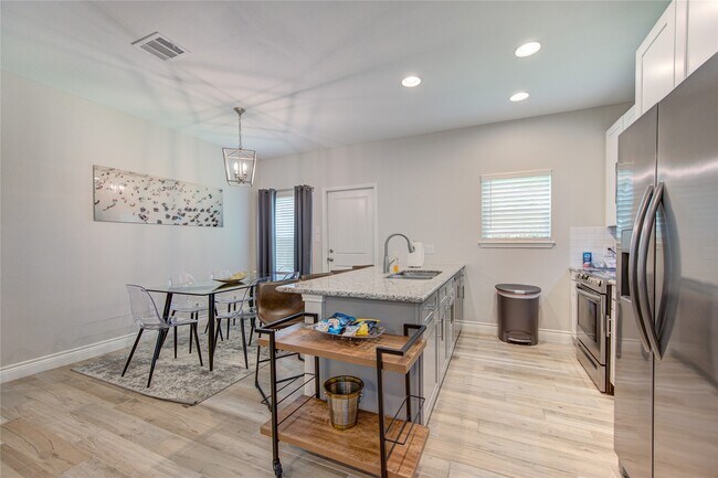 Building Photo - 3108 Wentworth St