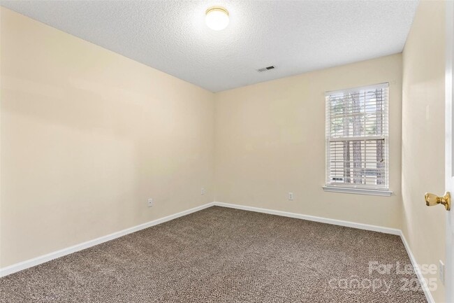 Building Photo - 3834 Thomas Ridge Dr