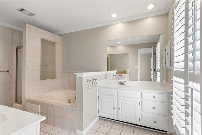 Building Photo - 12080 Greenmont Walk