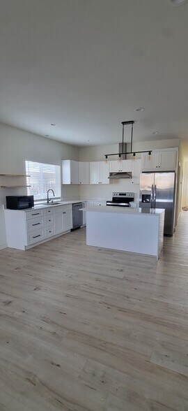 Building Photo - 427 2nd Ave SE