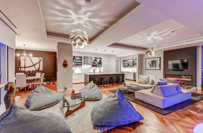 Building Photo - 300 International Drive