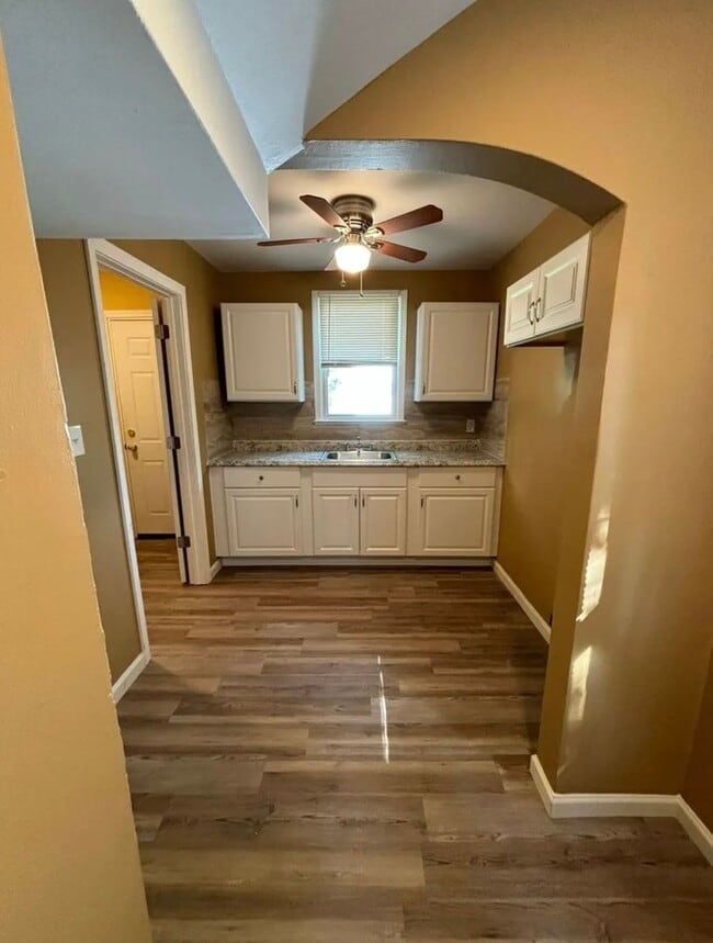 Building Photo - 3 Bedroom move in ready bungalow