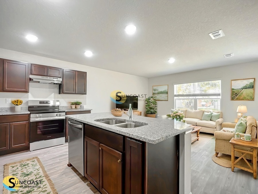 Building Photo - 61 Rose Dr