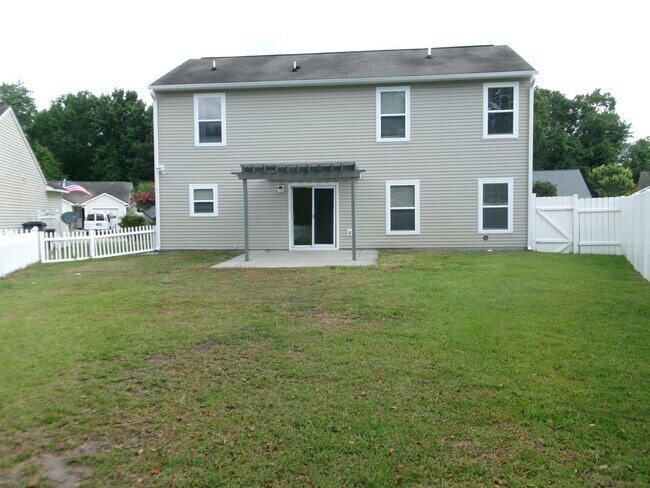Building Photo - 3 bedroom, 2.5 bath home located in Bellegrove Preserve