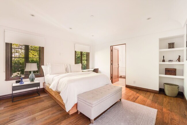 Building Photo - 604 Alta Dr