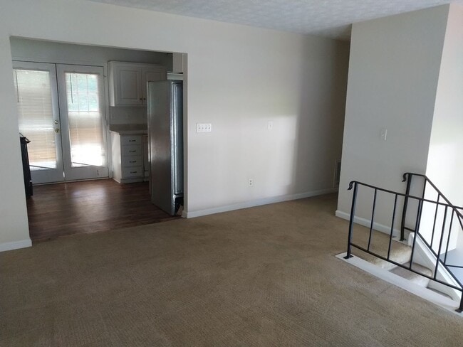 Building Photo - Charming 5 Bed/2 Bath home in Riverdale!