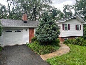 Building Photo - Single Family home in Alexandria- Minutes to Ft Belvior