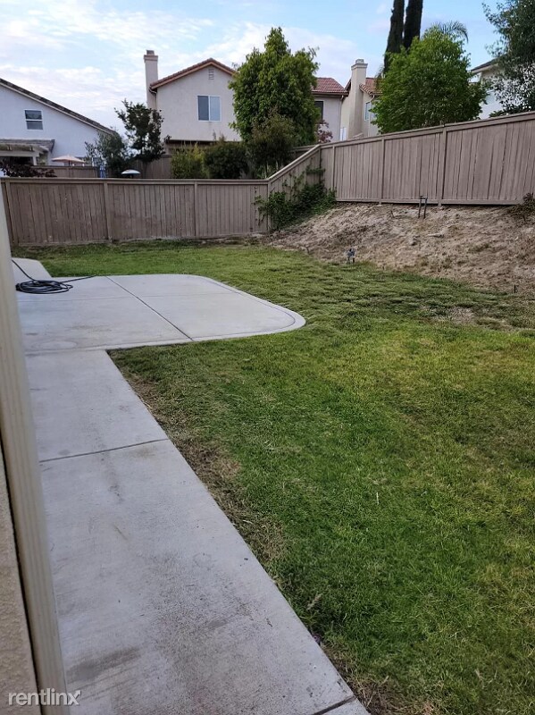 Building Photo - 3 br, 2.5 bath House - 1125 Lassen Peak Pl
